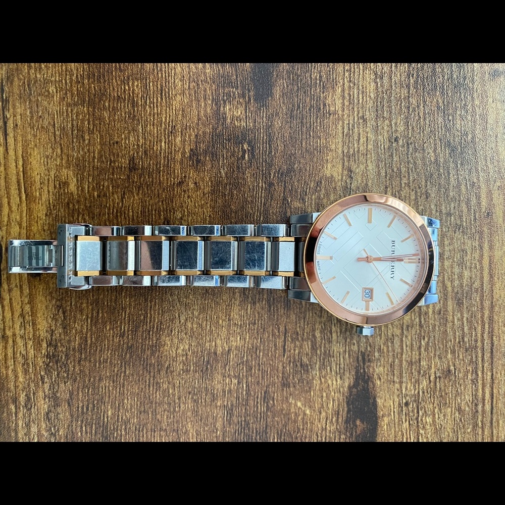 Burberry Stainless Steel / Gold Tone Watch! Pre-Owned in great condition!